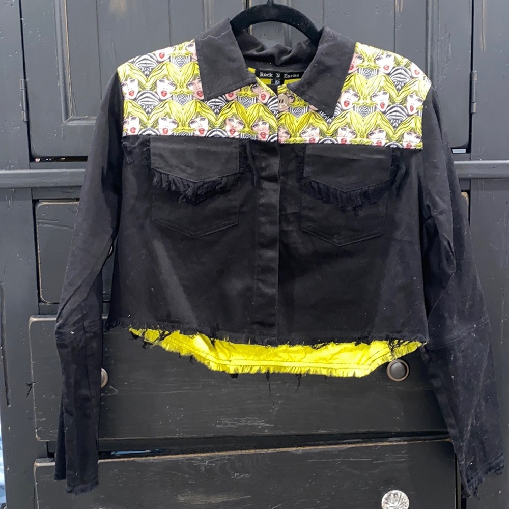 Pop-Art Cropped Black Denim Jacket